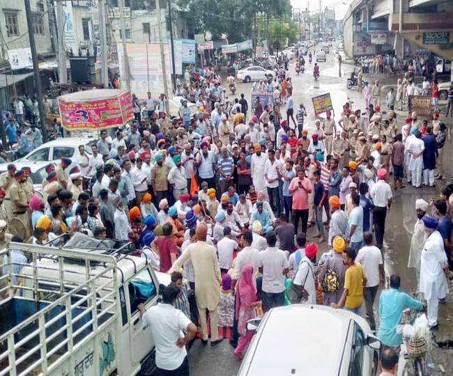 à¤ªà¤à¤à¤¾à¤¬ à¤¬à¤à¤¦: à¤¸à¤¡à¤¼à¤à¥à¤ à¤ªà¤° à¤à¤¤à¤°à¤à¤° à¤à¤¿à¤¯à¤¾ à¤ªà¥à¤°à¤¦à¤°à¥à¤¶à¤¨, à¤ªà¥à¤°à¤¶à¤¾à¤¸à¤¨ à¤à¤° à¤ªà¥à¤²à¤¿à¤¸ à¤à¤²à¤°à¥à¤ Ludhiana News