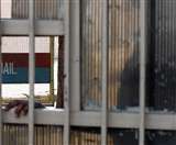 कड़ी सुरक्षा व्यवस्था को धता बताकर वह जेल काटकर निकले और अंग्रेज माथा पीटते रह गए