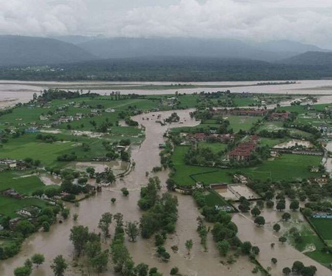 यहां बाढ़ से फंसे 300 परिवार, सौंग नदी ने धारण किया विकराल रूप