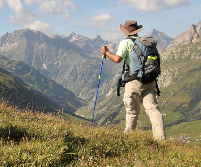 पहाड़ों पर ट्रैकिंग के दौरान काम आएंगे ये स्मार्ट टिप्स -