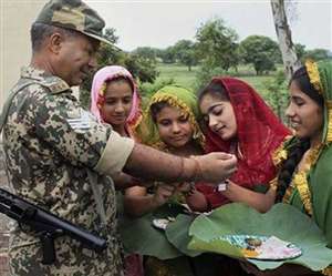 भारत रक्षा पर्व: सरहद पर तैनात जवानों को देश की बहनों ने भेजी राखियां