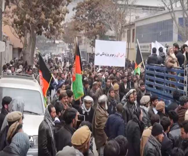 अफगानिस्‍तान के हैरात में पाक के खिलाफ जमकर हुई नारेबाजी, झंडे भी जलाए