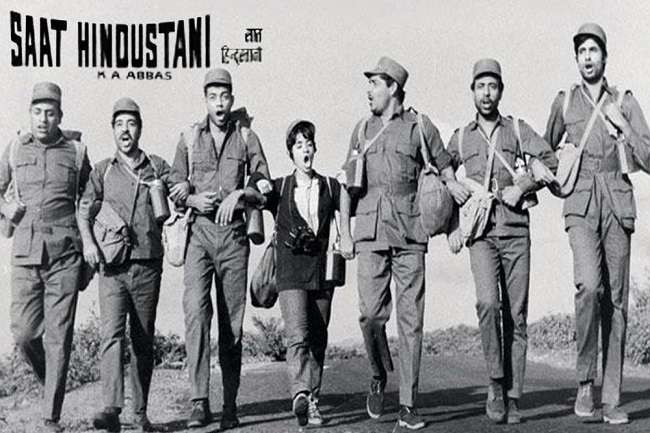 amitabh bachchan signed his first film saat hindustani on 15 february in 1969 read complete story 76th birthday