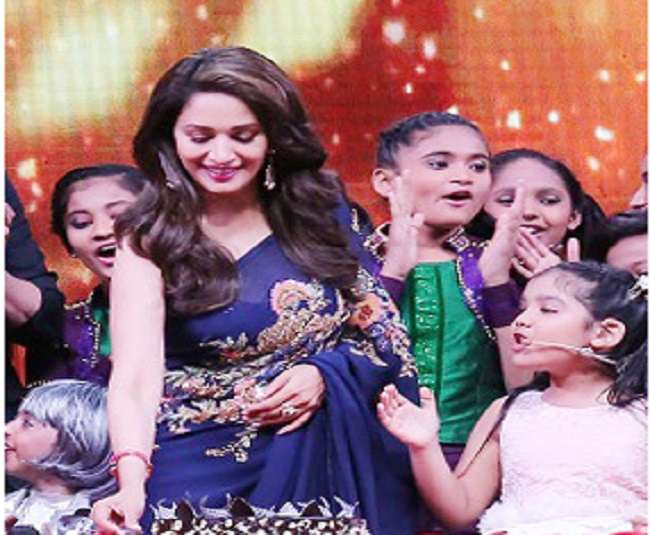 à¤®à¤¾à¤§à¥à¤°à¥ à¤¦à¥à¤à¥à¤·à¤¿à¤¤ Pre birthday celebration, à¤¬à¤à¥à¤à¥à¤ à¤¸à¤à¤ à¤à¥à¤ à¤à¤¾à¤à¤à¤° à¤®à¤¨à¤¾à¤¯à¤¾ à¤à¤¨à¥à¤®à¤¦à¤¿à¤¨