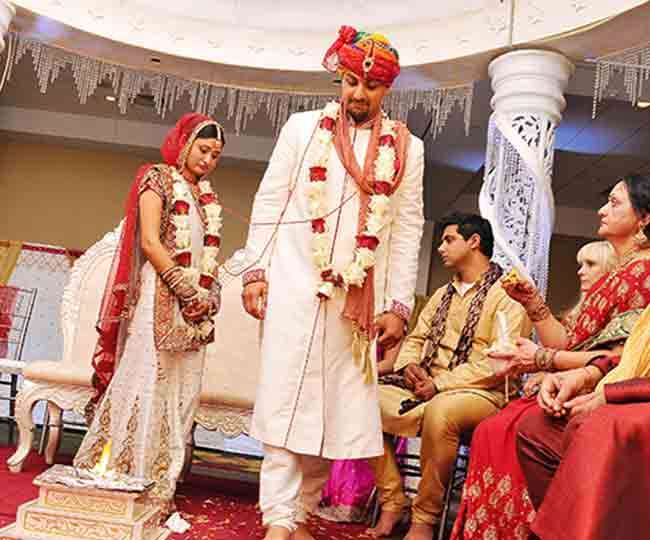 जानें क्‍यों लेते हैं हिंदू विवाह में 7 फेरे