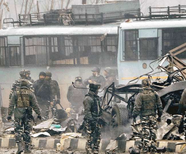 Pulwama Terror Attack: CRPF के खिलाफ सरकारी स्कूल के प्रिंसिपल ने की आपत्तिजनक टिप्पणी, सस्पेंड