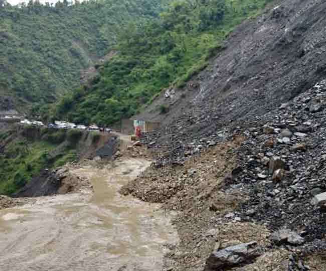 जजरेड़ पहाड़ी से हो रहे भूस्खलन का नहीं हुआ समाधान, पढ़िए पूरी खबर