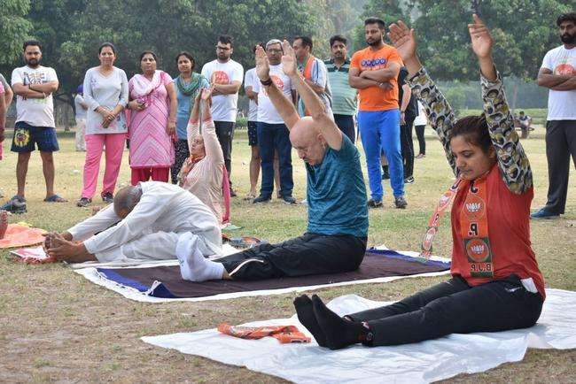 शिल्पा शेट्टी, उर्मिला मातोंडकर, अनुपम खेर ने किया योग, देखिए तस्वीरें 3 16 05 2019 kher 19227247 14450659 16 05 2019 kher 19227247 14450659 anupam kher yoga pics à¤à¥ लिठà¤à¤®à¥à¤ परिणाम