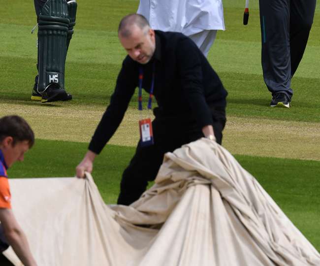 India vs Pakistan Manchester Weather Update World Cup 2019: मैनचेस्टर में रुकी बारिश, देर से शुरू हो सकता है मैच