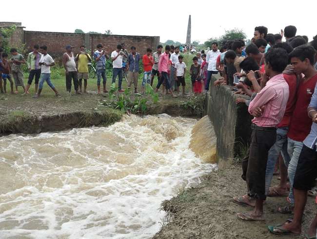 बिहार के सीमांचल क्षेत्र में बाढ का कहर जारी, कटिहार में घुसा बाढ़ का पानी