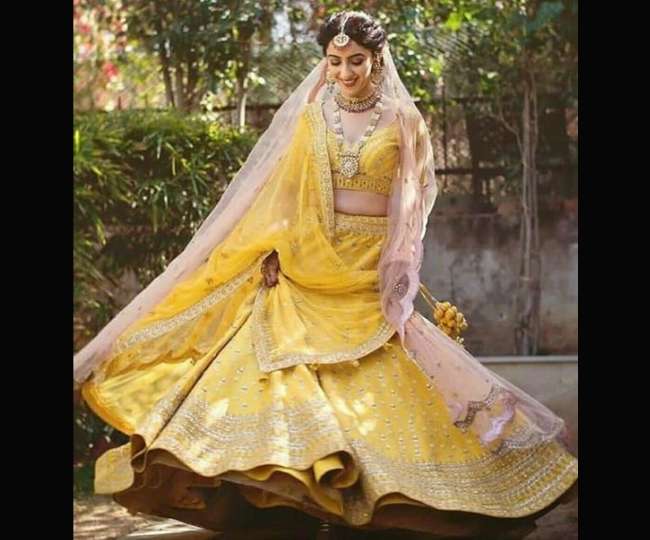 Mustard Yellow Lehenga Set. – Shyam Narayan Prasad