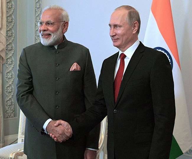 रूस में मोदी की पुतिन से मुलाकात वैश्विक कूटनीति में नए धुव्रीकरण की ओर इशारा करती है रूस में मोदी की पुतिन से मुलाकात वैश्विक कूटनीति में नए धुव्रीकरण की ओर इशारा करती है