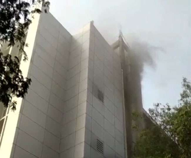 मुंबई: अंधेरी के ईएसआइसी अस्पताल में आग का तांडव, 8 की मौत, 100 से ज्यादा घायल