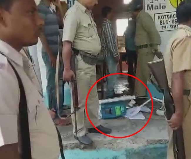 Lok Sabha Election LIVE UPDATES: BJP à¤à¤° TMC à¤à¤¾à¤°à¥à¤¯à¤à¤°à¥à¤¤à¤¾ à¤­à¤¿à¤¡à¤¼à¥, à¤ªà¥à¤²à¤¿à¤à¤ à¤¬à¥à¤¥ à¤®à¥à¤ à¤¤à¥à¤¡à¤¼à¤«à¥à¤¡à¤¼, EVM à¤à¥à¤à¥
