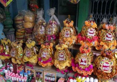 आधुनिकता में भी मौर का क्रेज कायम