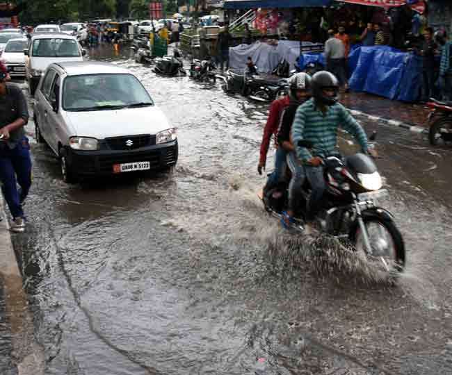 झमा-झम बारिश लोगों के लिए लेकर आई आफत, ताल-तलैया में तब्दील हुआ शहर Dehradun News