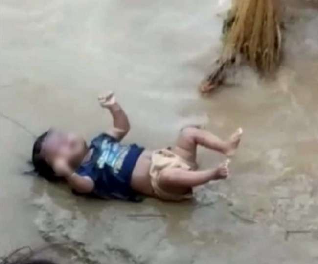 VIDEO: सोशल मीडिया पर वायरल हो रही इस बच्चे की तस्वीर देखकर रो पड़े लोग, जानिए सच