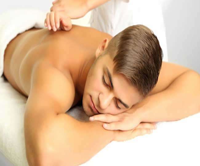 ncr Body Massage in a spa center of Sector 18