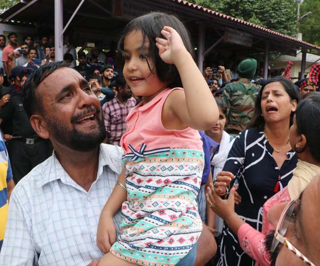 मेरठ का लाल : बेटी का सैल्यूट,पत्नी का नमन...तालियों के बीच गूंजा अमर रहे केतन Meerut News