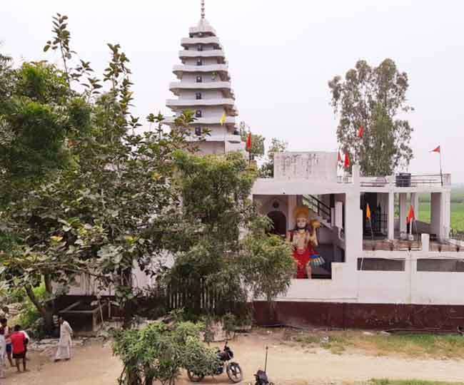 हमलावरों ने मंदिर में पांच पुजारियों की जीभ काटकर रस्सी से बांधा, दो की मौत
