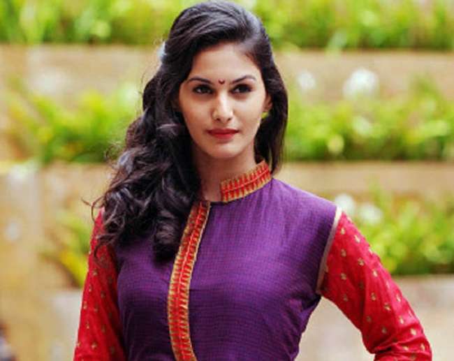 Actress Amyra Dastur Injured On Sets Of Rajkumar Rao And Kangana Ranaut Film Mental Hai Kya