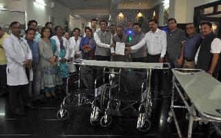 माय सिटी माय प्राइड का असर : रायपुर के अम्‍बेडकर अस्पताल को मिले  10 स्ट्रेचर और10 व्हील चेयर 
