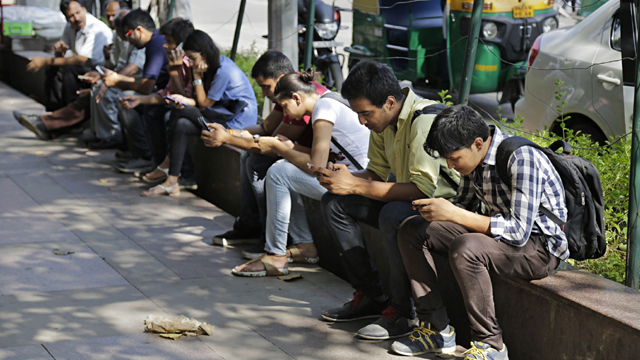 Active mobile users ki sankhya 100 crore ke kareeb, march mein jude 1.6 crore upabhokta, एक्टिव मोबाइल यूजर्स की संख्या 100 करोड़ के करीब, मार्च में जुड़े 1.6 करोड़ उपभोक्ता