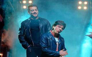 Here's how Shah Rukh reacted to Salman Khan's B-Day wish on Instagram |..