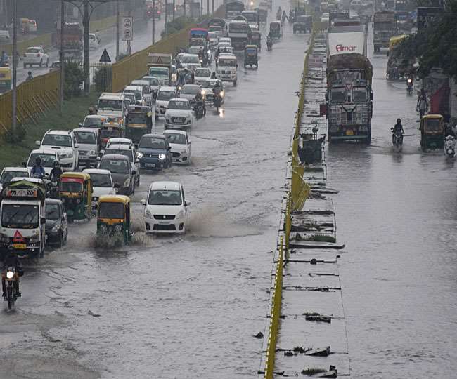 Delhi-NCR Traffic Updates: Delhi Police issues advisory as heavy rains lead to waterlogging at many places