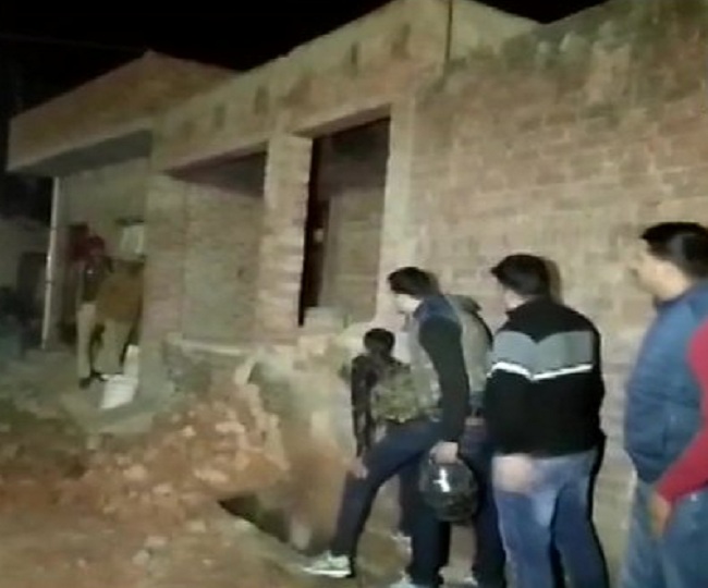20 children held hostage in UP village by murder accused