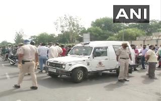 Confusion, chaos at Delhi-Gurugram border as Haryana govt seals border..