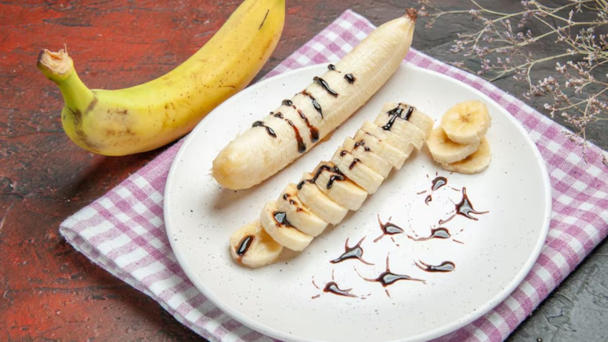 https://www.jagranimages.com/images/2025/06/20/article/image/banana-benefits-1750400573751.jpg