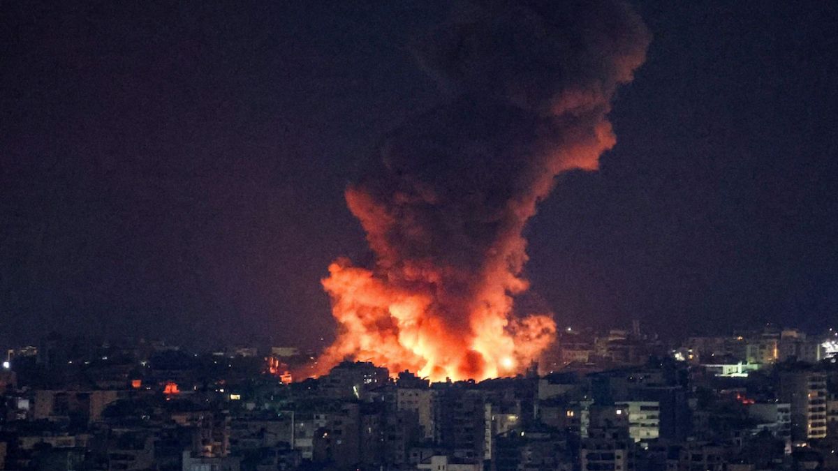 israel citizen sleeping in underground railway bunkers after iran airstrike