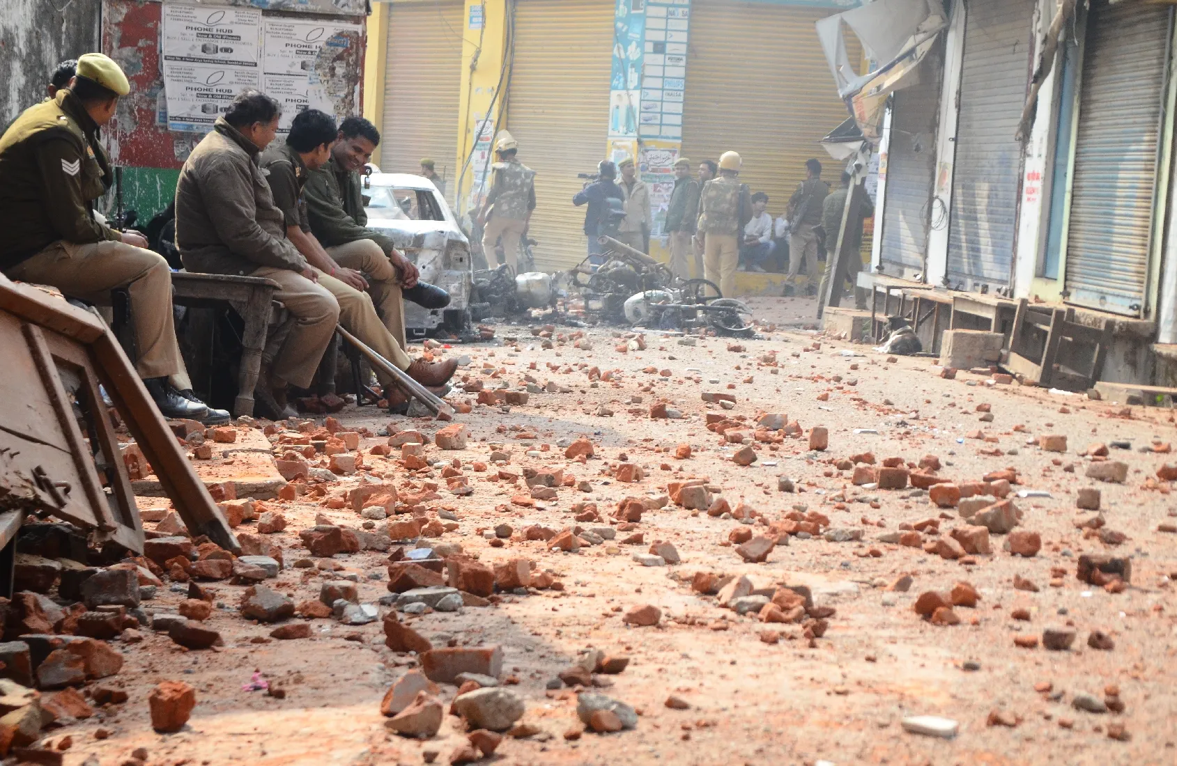 Sambhal Violence: सांसद के बाद अब मास्टरमाइंड साठा पर नकेल की तैयारी, कोर्ट से कराया जाएगा भगोड़ा घोषित