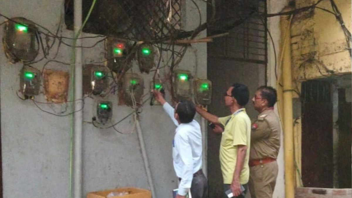 https://www.jagranimages.com/images/2025/06/20/article/image/smart-meter-(1)-1750430698905.jpg