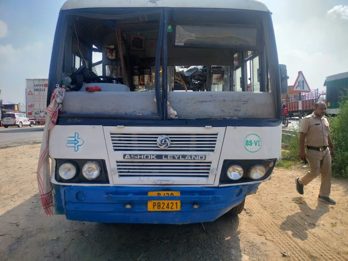Gurugram Accident: पचगांव चौक के पास यू-टर्न ले कार की रोडवेज बस से हो गई टक्कर, एक की मौत; 10 घायल
