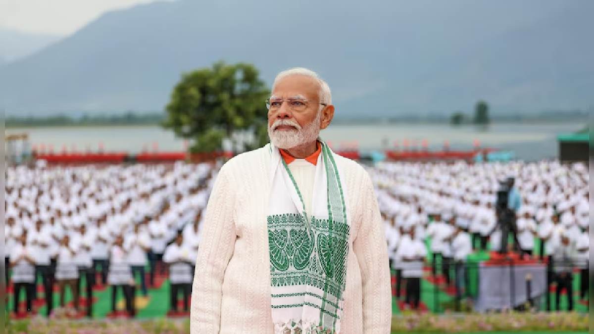 https://www.jagranimages.com/images/2025/06/21/article/image/PM-Modi-Yoga-Day-1750484815520.jpg