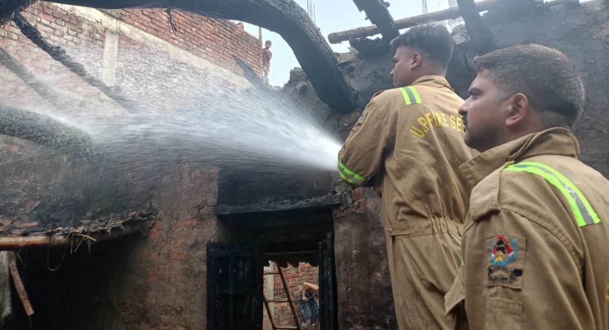 three thatched houses burnt down due to fire in sant kabir nagar
