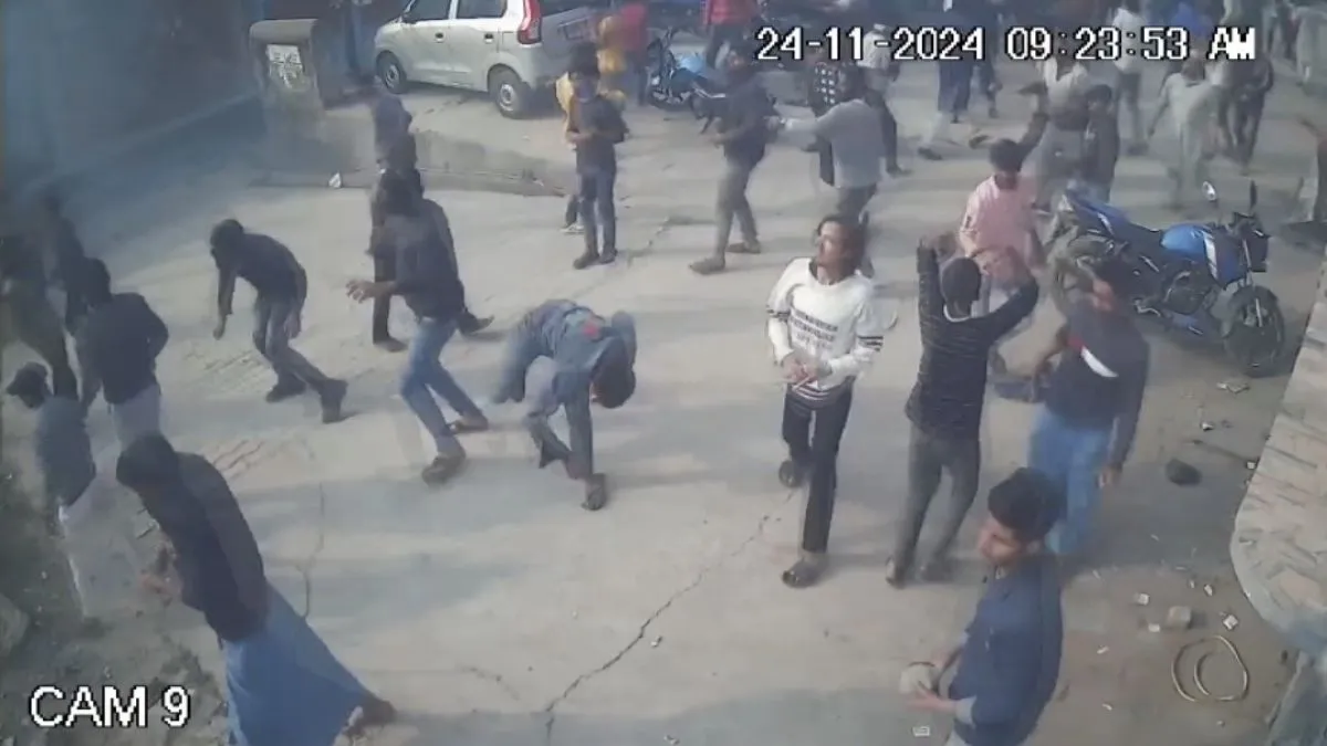 Sambhal Violence Update: पिता-पुत्र समेत हिंसा के चार और उपद्रवी गिरफ्तार, अब तक 96 भेजे गए जेल
