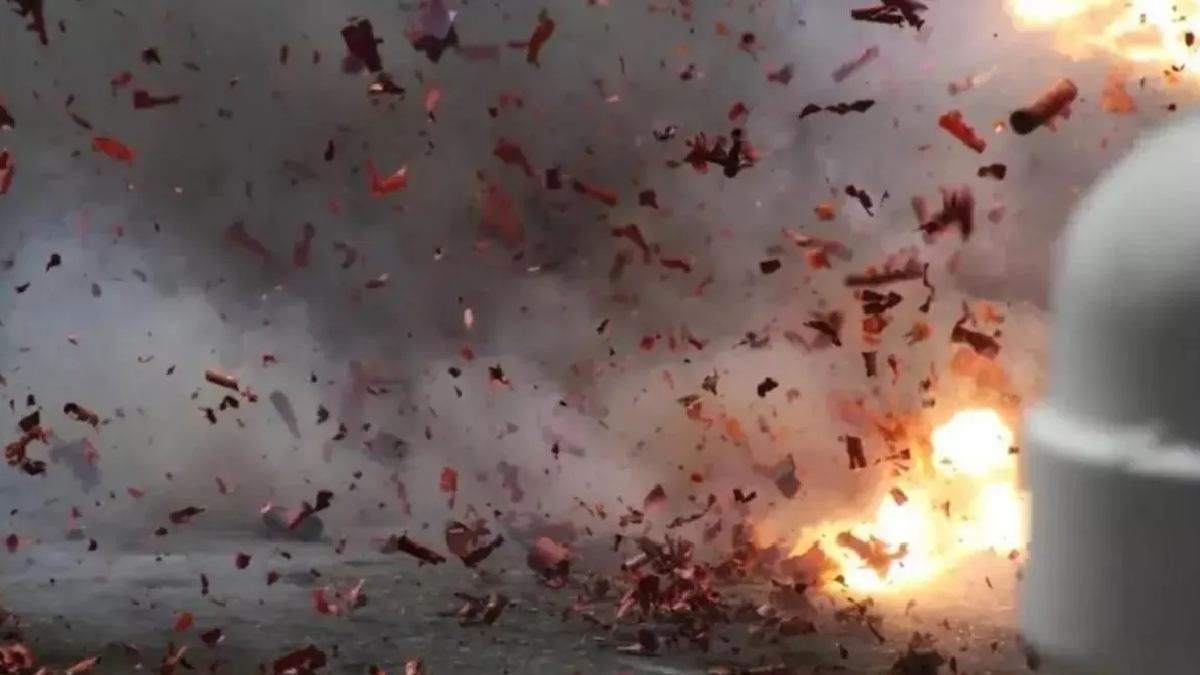 https://www.jagranimages.com/images/2025/06/21/article/image/west-bengal-birbhum-blast-1750500697577.jpg