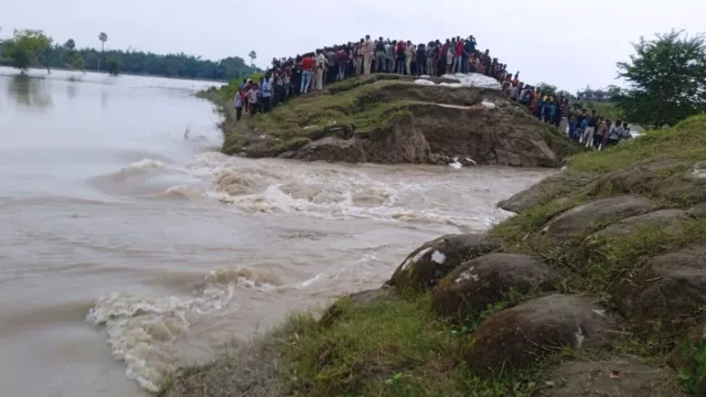 Bihar News: इंजीनियरों की लापरवाही से दक्षिण बिहार में टूटे तटबंध, सात हुए निलंबित; विभाग में मचा हड़कंप
