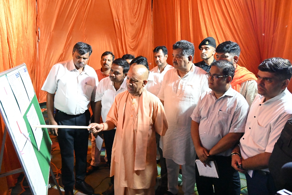 https://www.jagranimages.com/images/2025/06/22/article/image/21GKC_M_196_21062025_496-1750558656980.jpg