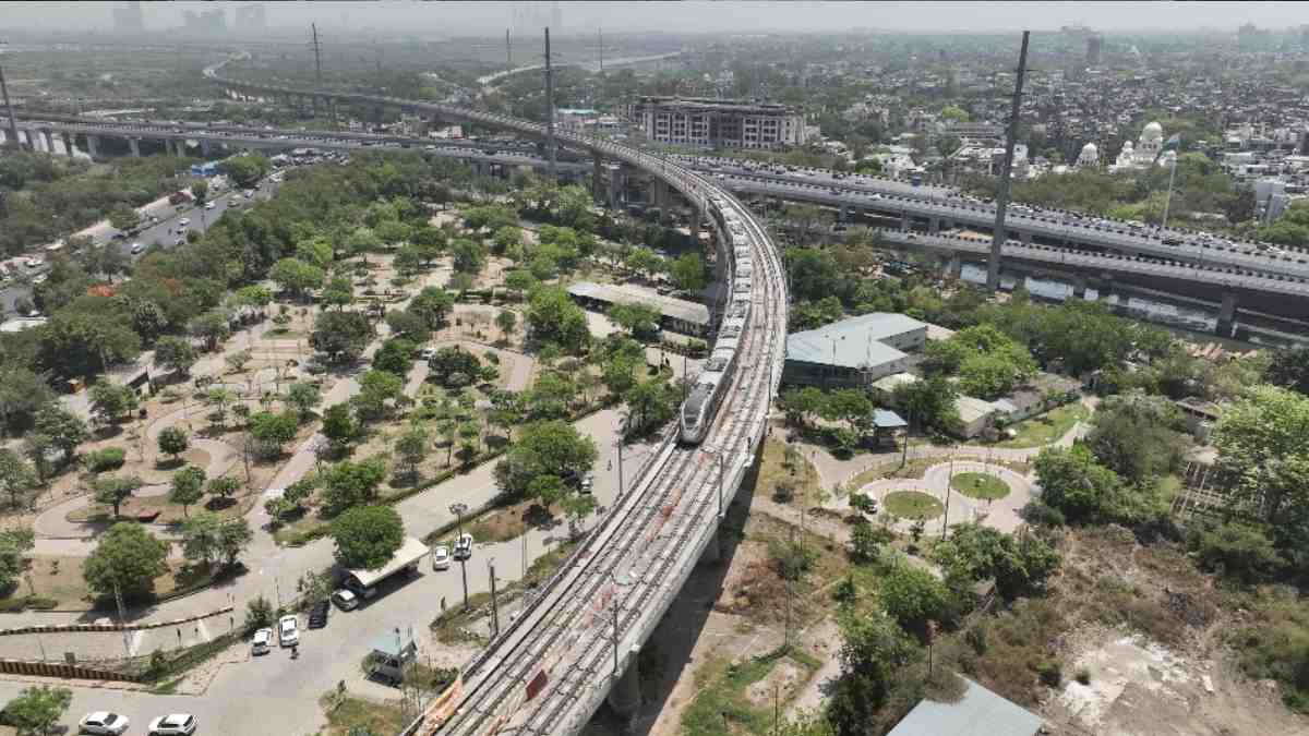 https://www.jagranimages.com/images/2025/06/22/article/image/Namo-bharat-Train-1750605470843.jpg