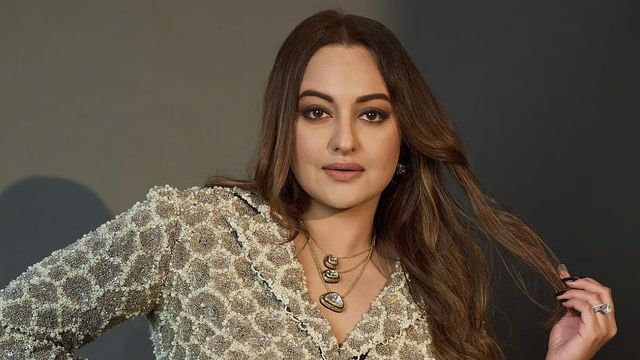 Sonakshi Sinha के साथ हुआ अजीब हादसा, अपने ही बिस्तर पर जम गई थीं, घर में था भूत का साया?
