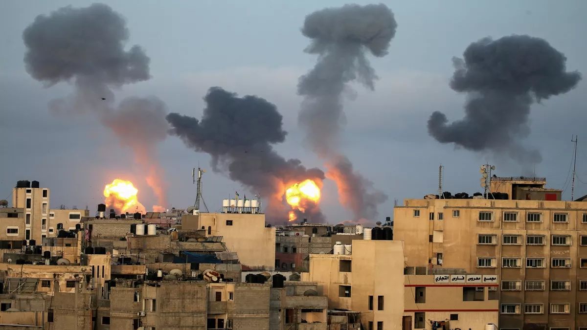 iran attack on israeli sites and airport after us strike while israel fires back