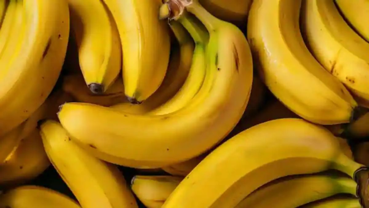 https://www.jagranimages.com/images/2025/06/22/article/image/banana-1750581960470.jpg