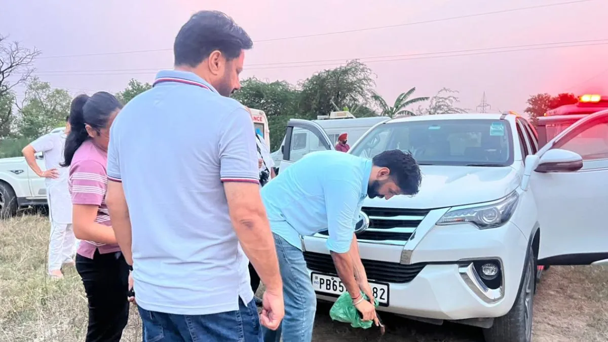 Mohali News: कार में एक ही परिवार के 3 लोगों के शव मिलने से सनसनी, पहले पत्नी-बेटे को मारी गोली; फिर खुद की आत्महत्या