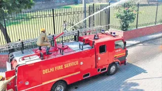 अग्निशमन विभाग कर्मचारियों की भारी कमी से जूझ रहा है।