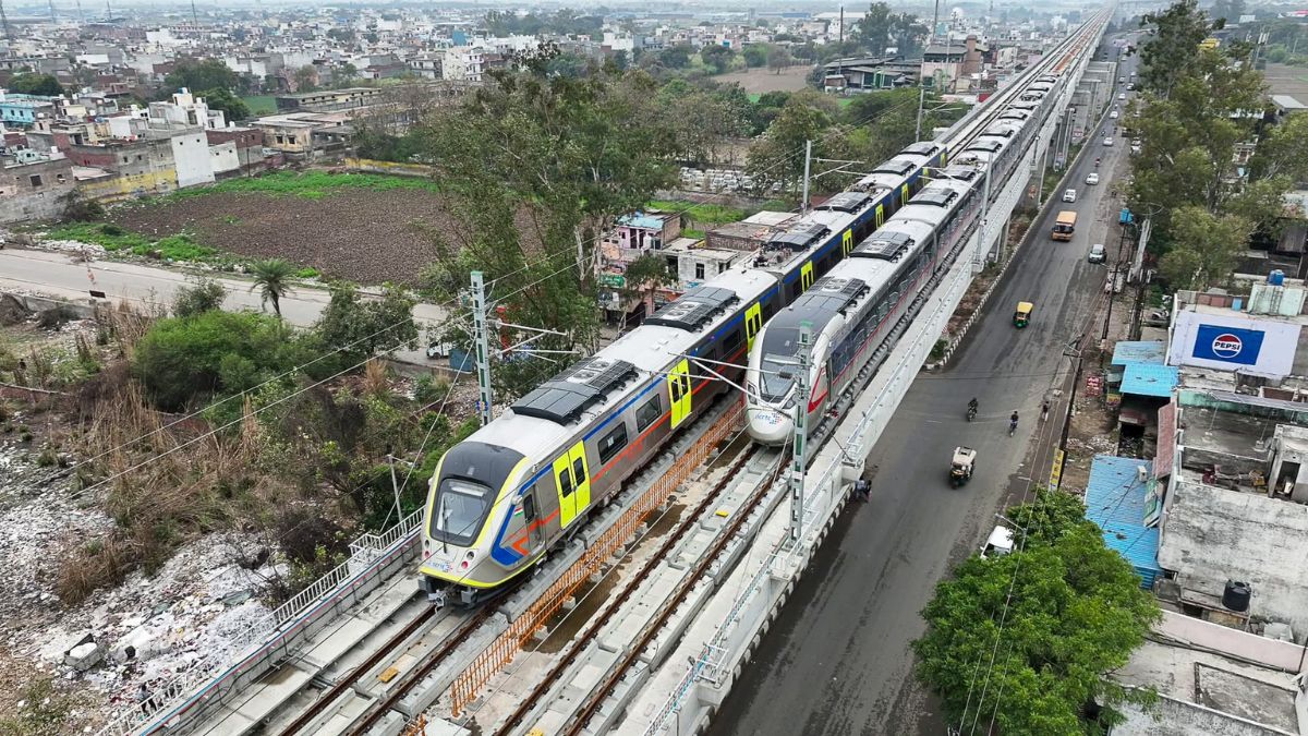https://www.jagranimages.com/images/2025/06/22/article/image/meerut-namo-bharat-1750607582529.jpg