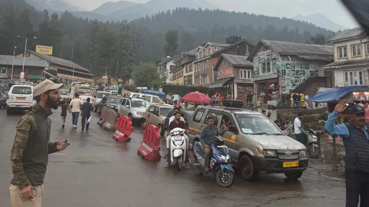 situation is improving after pahalgam terror attack in kashmir tourists are reaching cm omar abdullah shared his experience
